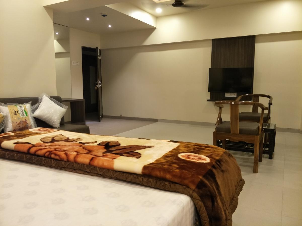 K D Residency Hotel Kalyān Екстериор снимка