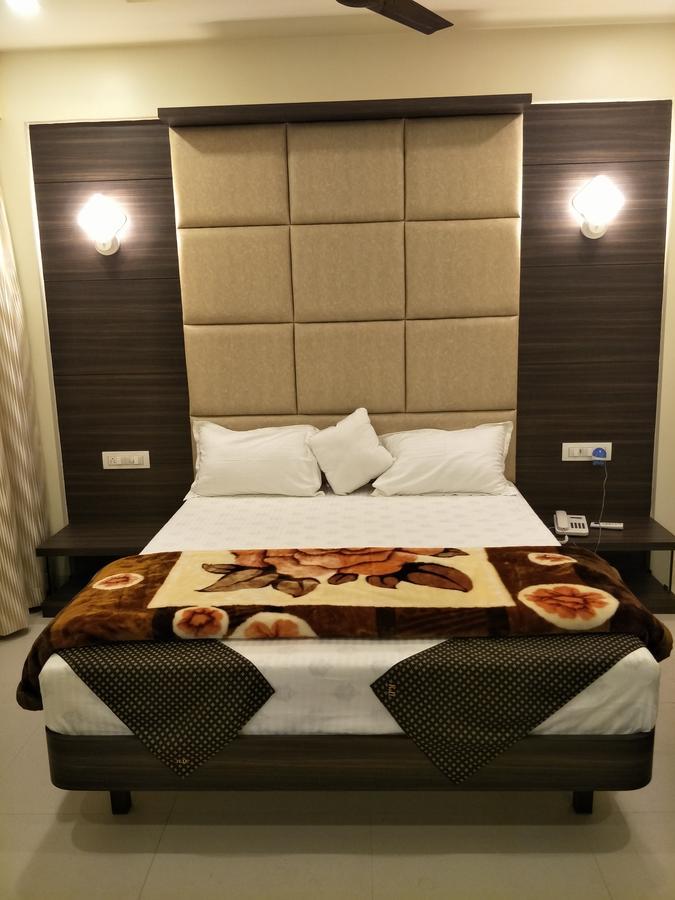 K D Residency Hotel Kalyān Екстериор снимка