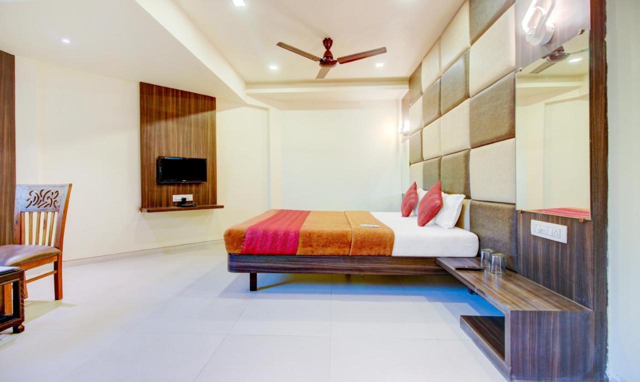 K D Residency Hotel Kalyān Екстериор снимка