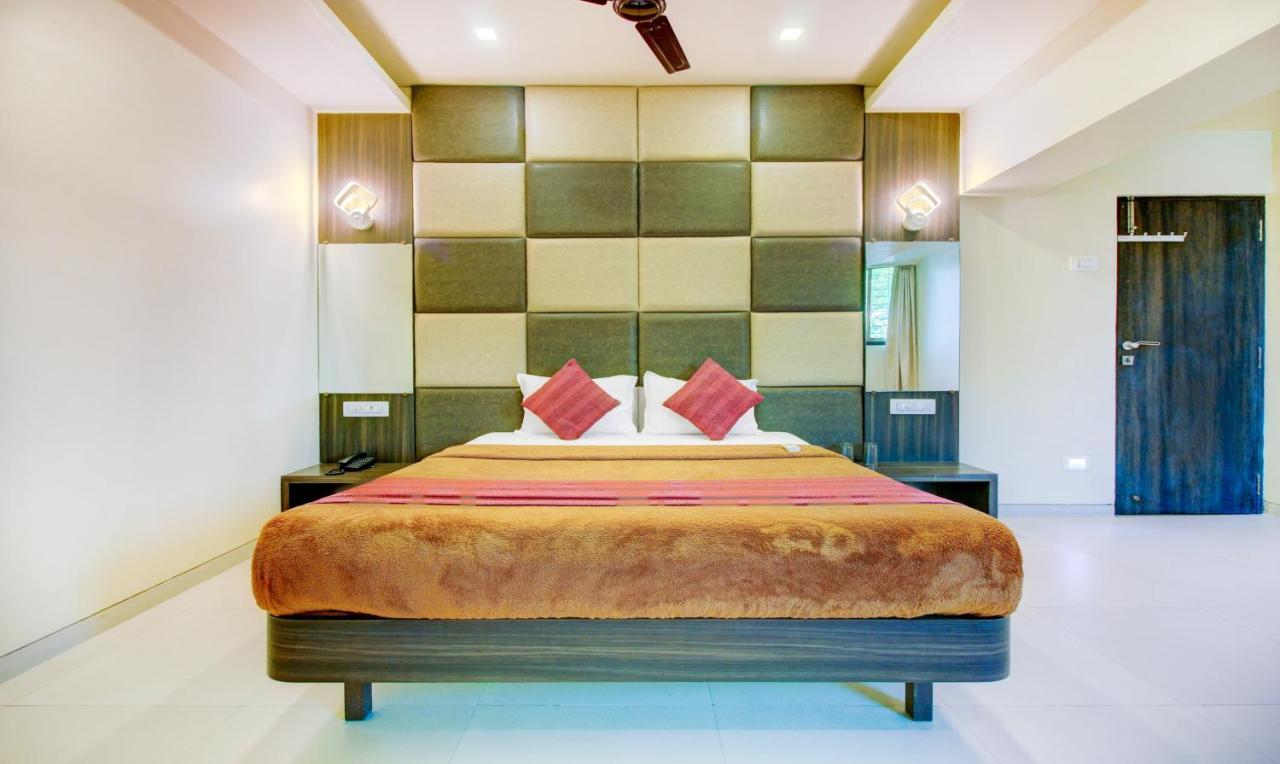 K D Residency Hotel Kalyān Екстериор снимка